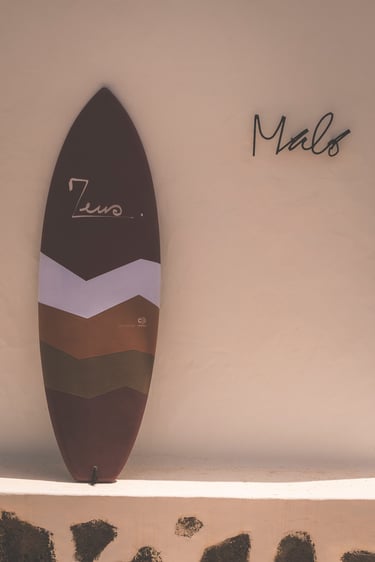 planche de surf de momo surf school 