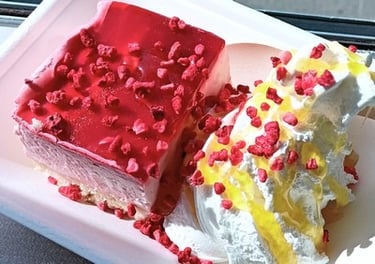 Raspberry & Lemon cheesecake with ice cream from ZAKS Pud Pod