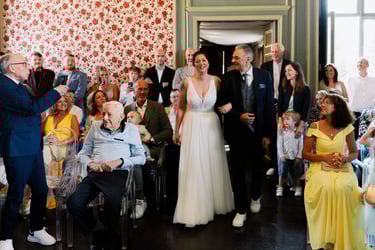 Arrivée de la mariée au bras de son papa au château de Waroux