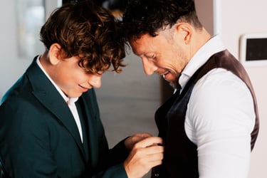 Préparatifs du marié: ajustement du gilet