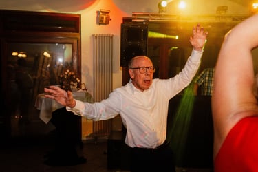 Père du marié qui dance (domaine des Waides)