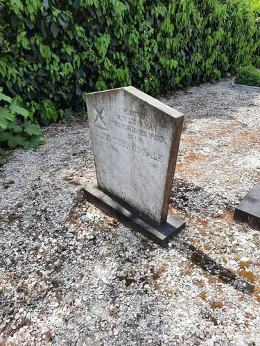 een grafmonument verontreinigd uit West-Friesland