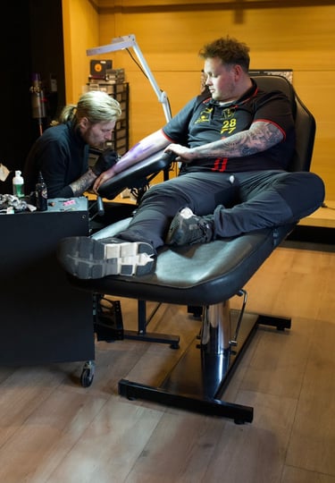 Réalisation tatouage réaliste portrait noir et gris 