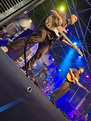 PYTOM - Groupe de reprises & Cover band 100% Live sur scène, à Crans-Montana