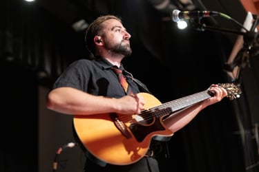 PYTOM - Groupe de reprises & Cover band 100% Live sur scène, Flo Cloudson