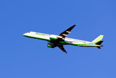 Embraer 195 matrícula EC-OLZ de Binter Canarias