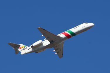 Fokker 100 matrícula CS-TPA de PGA Portugalia Airlines