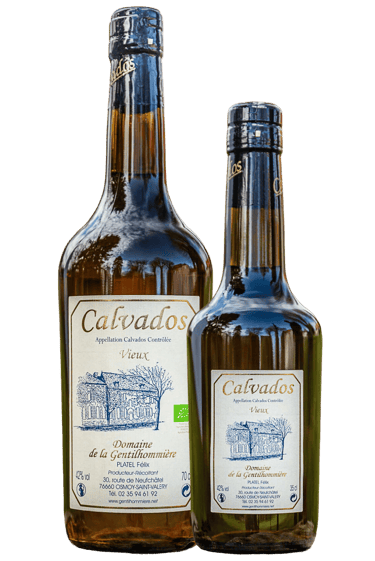 Bouteille de Calvados AOC bio, alcool normand, cidrerie de la Gentilhommière à Osmoy-Saint-Valéry