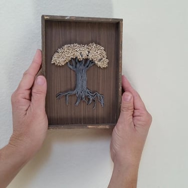  sculpture of a tree