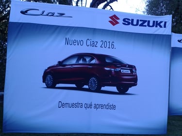 lona promocional para testdrive de reconocida marca de coches