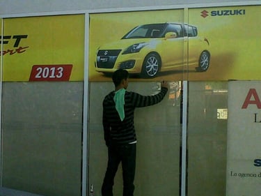 Instalación de viniles publicitarios para agencias de coches