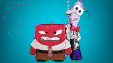 Piñatas de los personajes Ira y Miedo de Intensamente.