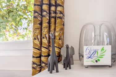 Télévision avec un système de son dans la chambre d'hôte de Domaine Des Lucques