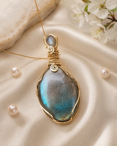 Collares de cuarzo y piedras naturales con diseños artesanales para mujer.