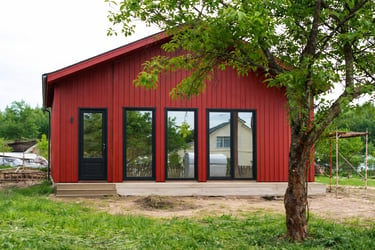 de la peinture suedoise sur une facade de maison en bois et bardage bois