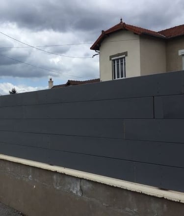 Cloture peinture naturelle mate grise sombre pour le bois 