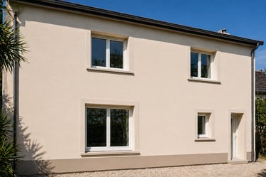 Façade extérieure lisse – enduit neuf et finition moderne