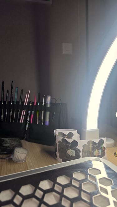 gros plan outils prothésiste ongulaire