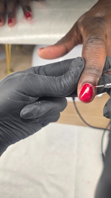 vue pose vernis gel rouge au pinceau