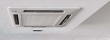 evaporadora tipo cassete de um aparelho de ar condicionado split