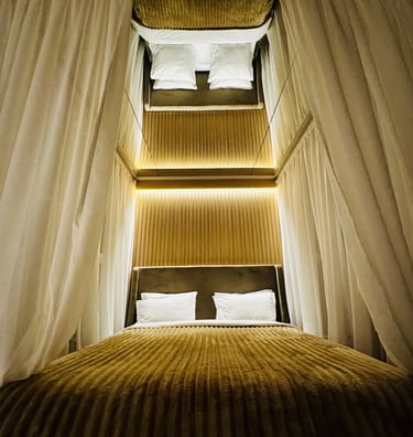 Canopy bed with ambient lighting, VIP room at MAPAMONT Văliug