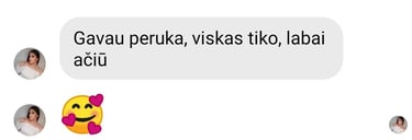 Ekrano nuotrauka su kliento atsiliepimu: moteris dėkoja už peruką, kuris puikiai tiko ir visiškai atitiko jos lūkesčius.
