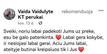 Ekrano nuotrauka su kliento atsiliepimu: moteris dėkoja už kokybišką peruką, kuris patogiai nešiojasi, ir ateityje kreipsis t