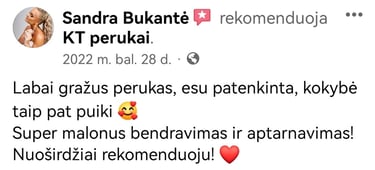 Ekrano nuotrauka su kliento atsiliepimu: moteris yra patenkinta gražiu peruku, puikia kokybe ir maloniu aptarnavimu, rekomend