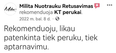 Ekrano nuotrauka su kliento atsiliepimu: moteris rekomenduoja peruką ir yra patenkinta tiek produktu, tiek aptarnavimu.