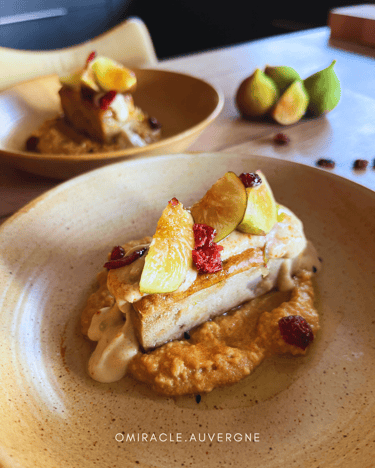 Brouillade de tofu cage courgette amande figues  Ô Miracle Traiteur végétal végétarien végan