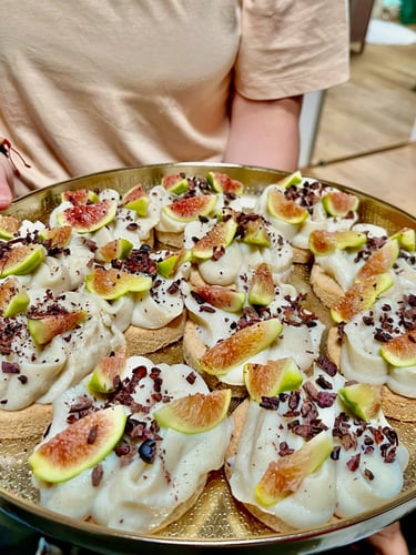 Sablés bretons, crémeux vanille, figue, fève de cacao crue Ô Miracle Traiteur végétal végétarien végan