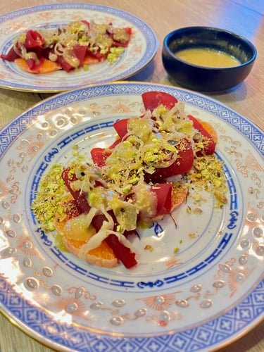 carpaccio betterave et orange, pistache   Ô Miracle Traiteur végétal végétarien végan