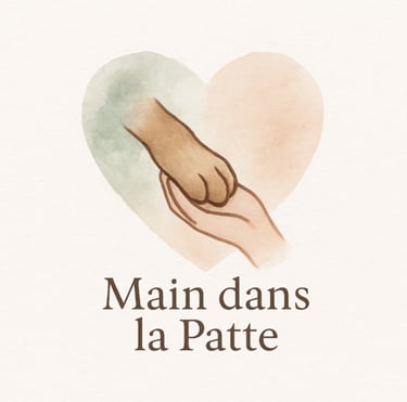 Main dans la patte logo