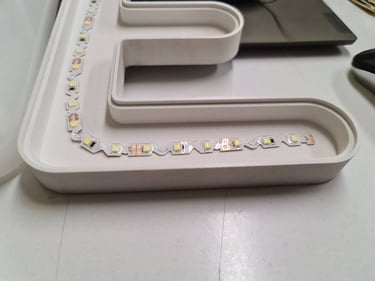 Turiniu raidziu frezavimas is plastiko