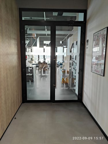 Veidrodinės ir matines pleveles klijavimas