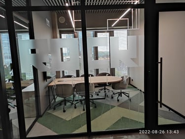 Veidrodinės ir matines pleveles klijavimas