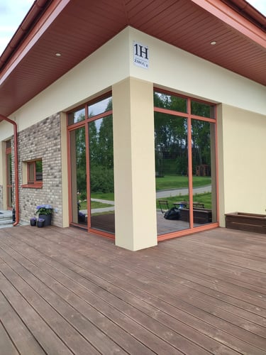 Biuro stiklinės durys su atspindžiu