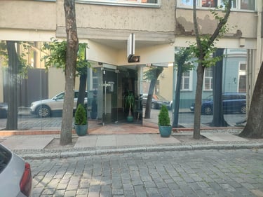 Stiklinė vitrina komercinėse patalpose