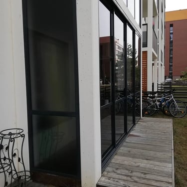 Stiklinė vitrina komercinėse patalpose