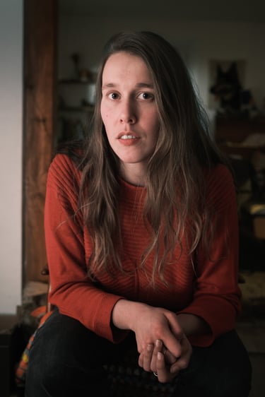 portait en lumière naturelle d'une femme 