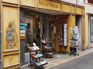 Non loin de l'Enclos du Soleil le Vent, Saint-Paul-Trois-Châteaux dispose de pas mal de petits commerces authentiques