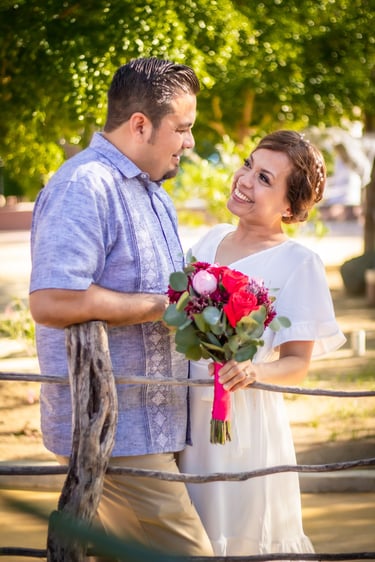 encantadora sesión fotográfica de la pareja durante su boda civil en San Antonio