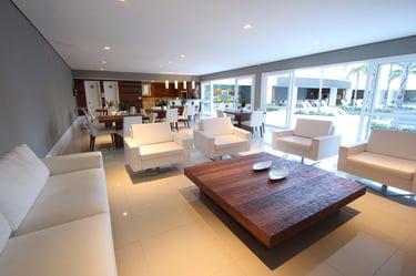 Ampliación de sala con ventanales y vistas panorámicas en Lomas Verdes