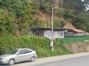 Stambeni kontejner sa nadstresnicom i limenim krovom Krusevac 30 m2