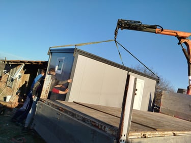 kran dizalica istovar kontejnera za stanovanje