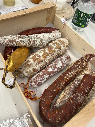 saucisson or et chorizos