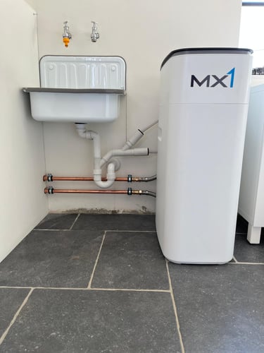 Plaatsen van waterverzachter voor kalkvrij water in woning in Leuven