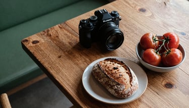 A close-up of a professional photographer capturing a gourmet burger in a South American / Brazilian bistro, warm lighting, deep carmine red tones.