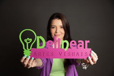 Foto focando no logo da Delinear