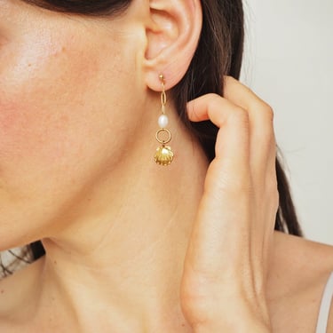 stainless steel goldenn earrings with pearl